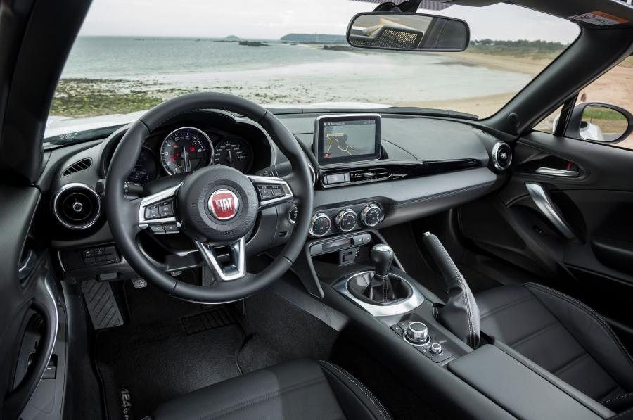 Торпедо Fiat 124 Spider 2016 года  (фото 33 из 75)